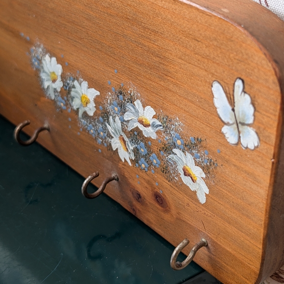 Hand-Painted Wooden Wall Key Rack - Picture 3 of 7